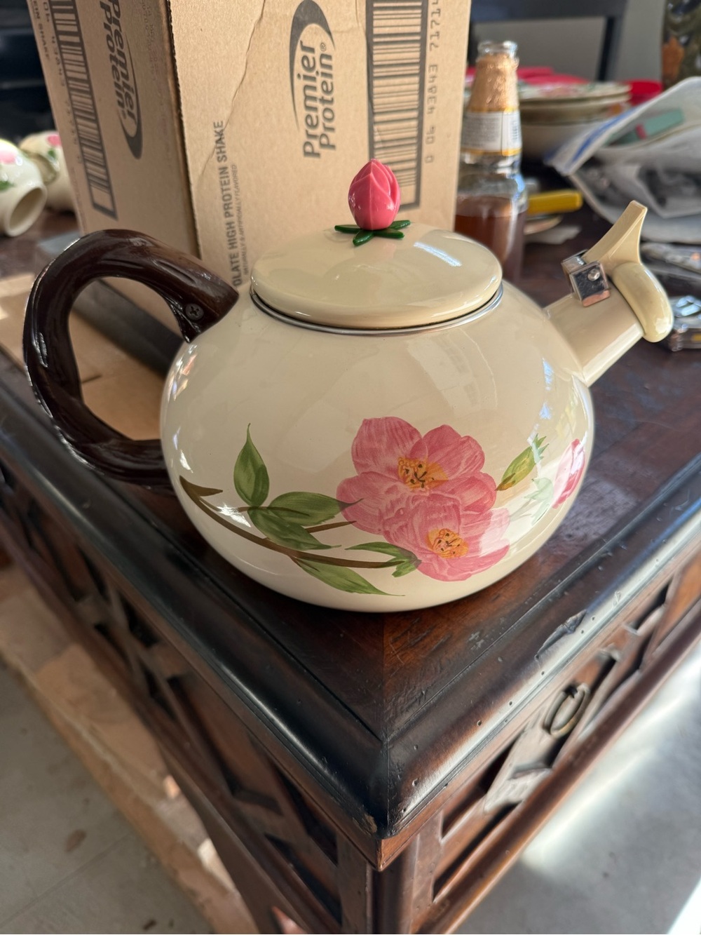 Franciscan Desert Rose teapot very well maintained works perfect. I tried it.